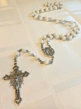White Adoration of the Blessed Virgin Mary Prayer Rosary
